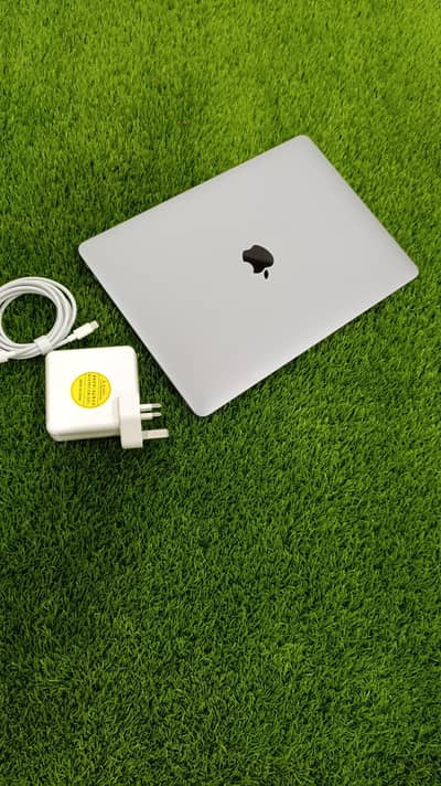 Apple Macbook Air 2020, M1 chip, 256GB SSD, 8GB RAM