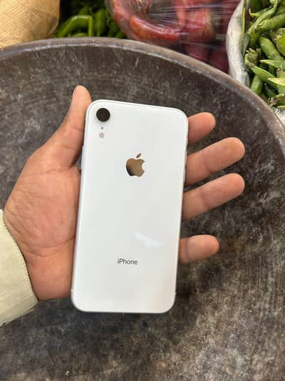 I phone xr 64gb  is number py rabta kar sagty ho 03287715594