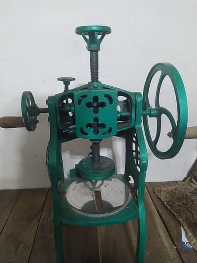 Baraf ka Gola Maker ( ICE Cutting / Shredding Machine )