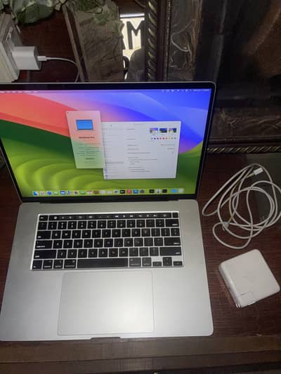 Apple macbook pro 2019 core i9 16 inch 1 Terabyte storage