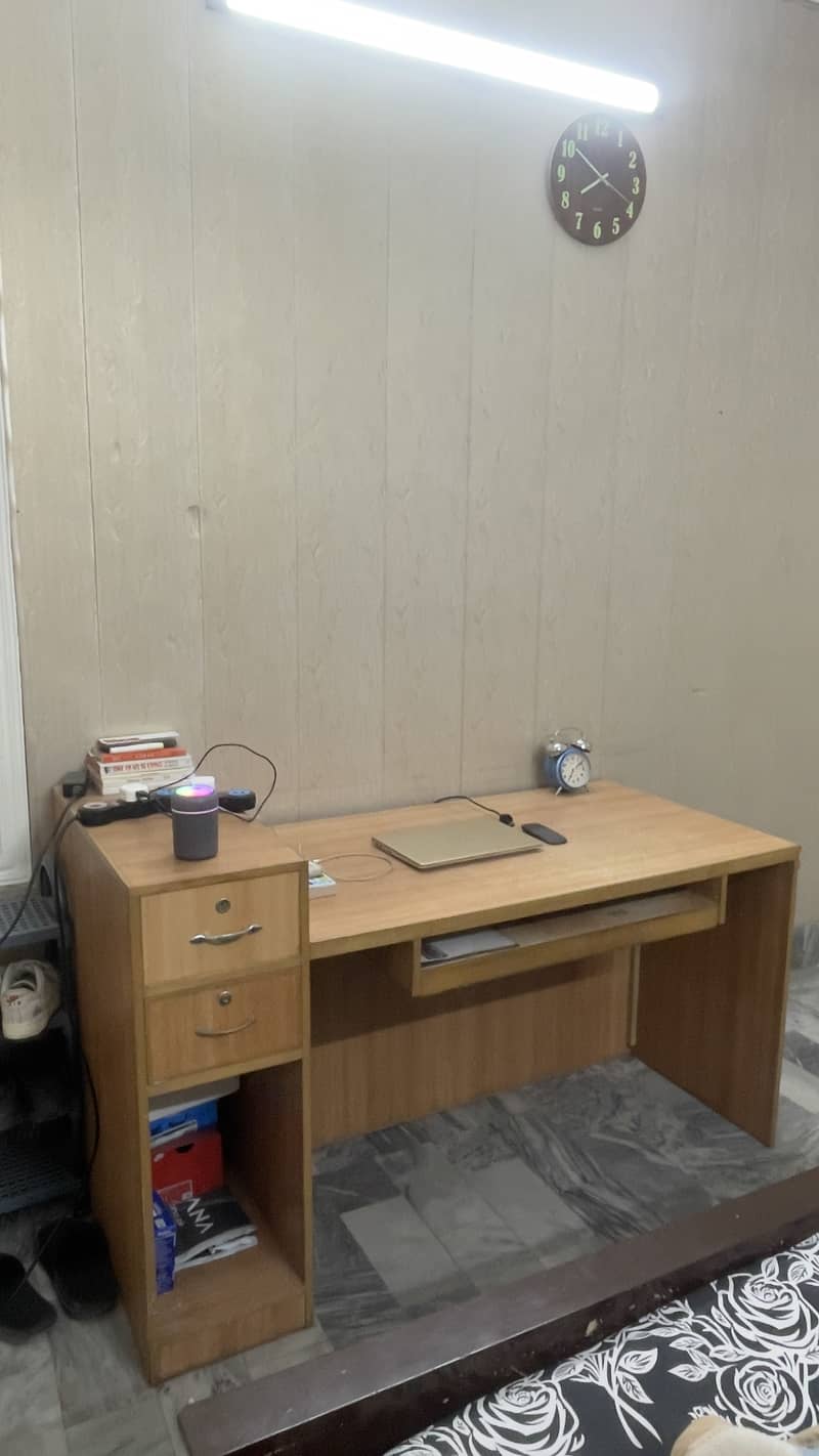 Decent Computer table / office table 0