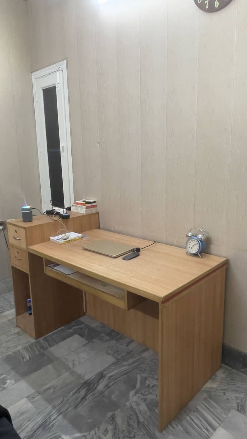 Decent Computer table / office table 1