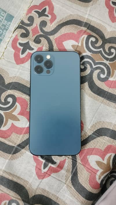 i phone 12 pro 10/10 condition 4 manth sim on.