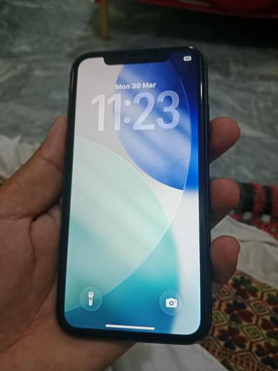 i phone 11 simple 9/10 64 gb  arjunt for sale