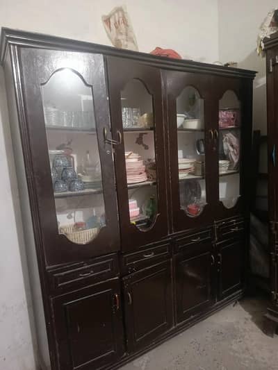 Showcase Almari Urgent Sale