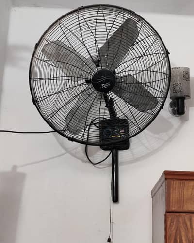 24,, inch bracket fan