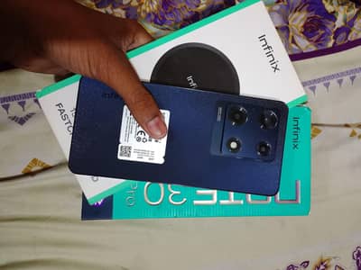INFINIX NOTE 30PRO WITH BOX AND ORIGINAL WIRELESS CHARGER 