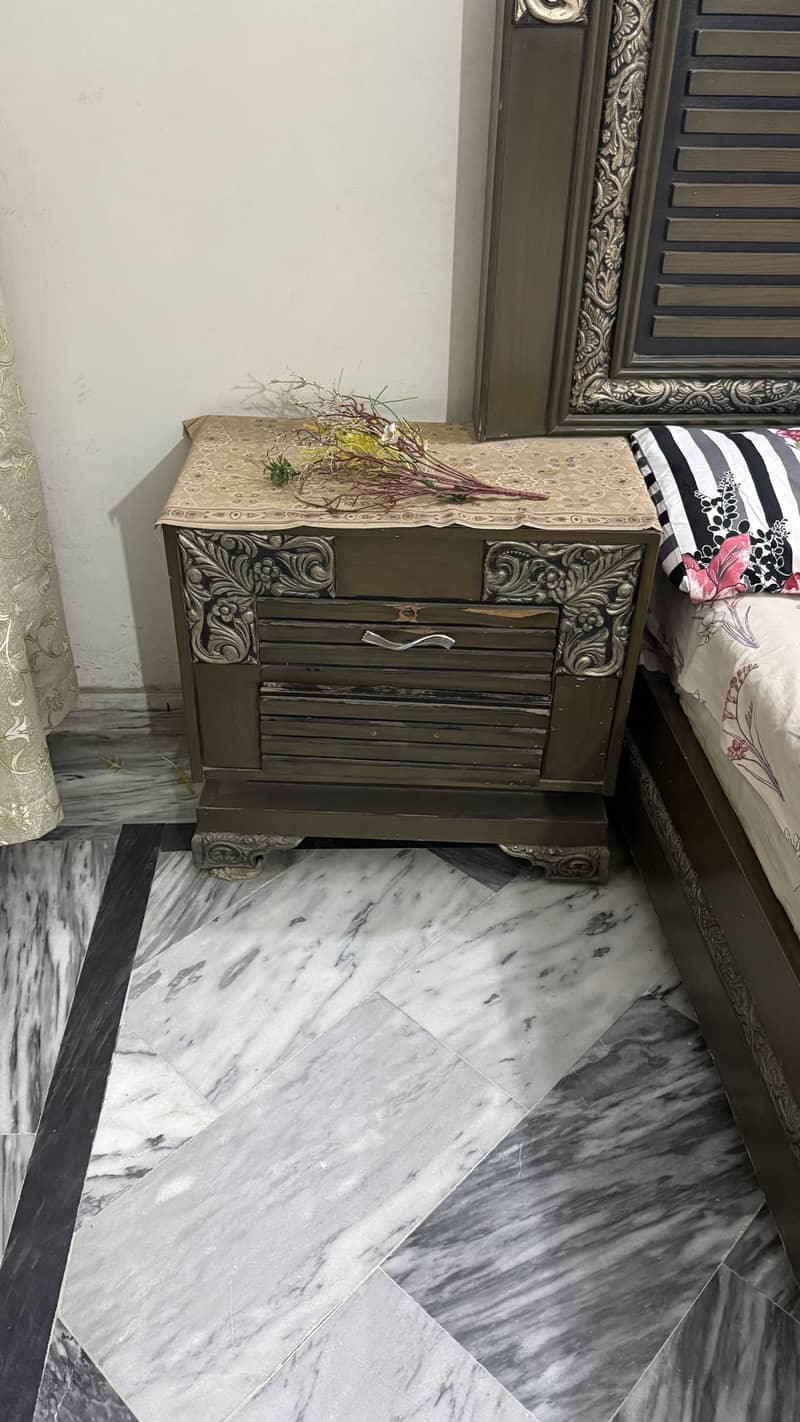 Bed set with dressing table 1