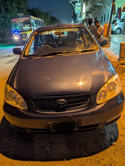 Toyota se saloon blu color bohat achi cundtion hy