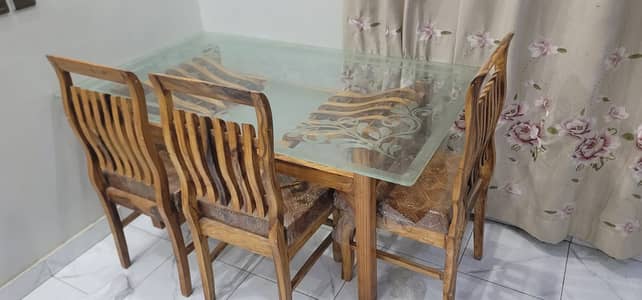 dinning table just like brand new