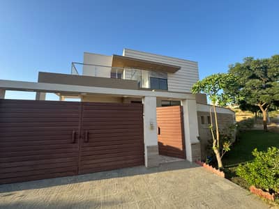 500 Sq Yd Luxury Villa For Sale Precinct-4, Bahria Town Karachi. A+ Construction | 5 or 6 Beds | Drawing, Dining, Lounge, Modern Kitchen & Greasy Kitchen. Just 3 Min Drive from Main Gate | Near Park, Mosque, Midway Commercial & Bahria Head Office.