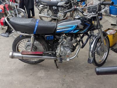 2016 model black colour all ok bike ha