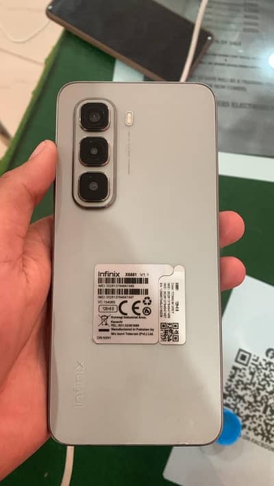 Infinx hot 50 pro 10/10 with complete box