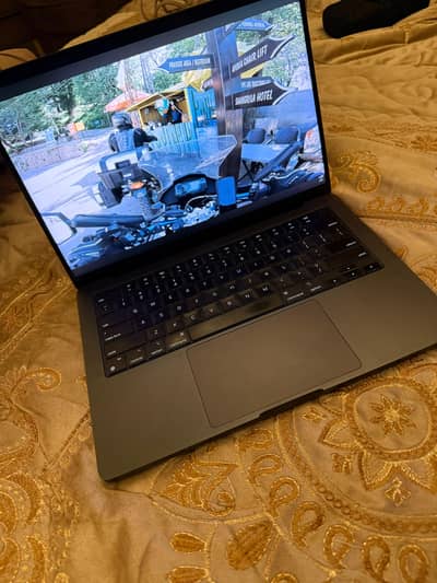 Apple MacBook Pro 14" M3 Pro (Space Black) – 18GB / 512GB – Complete B