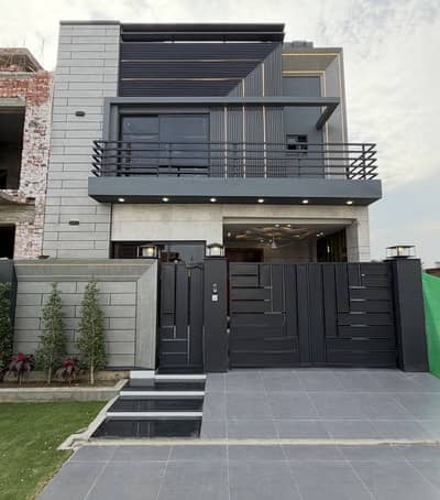 5marla ultramodern house with 4badroom available for sale in Central Park housing scheme Lahore