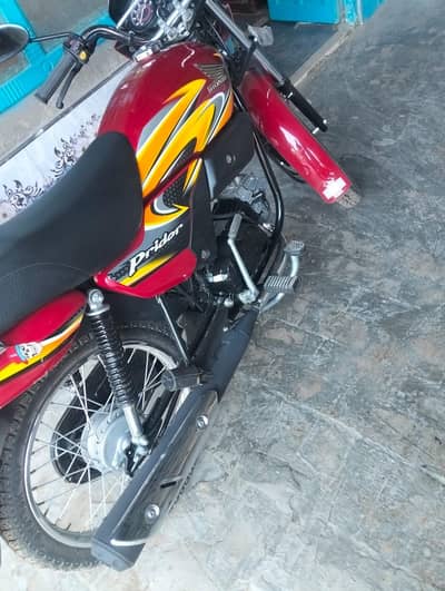 Honda 100 pridor just like new