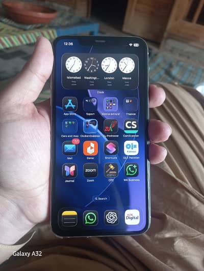 iPhone 11 pro max jv 88 percentage of battery health 256 gb storage