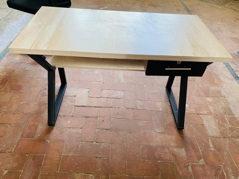 computer and office table 0