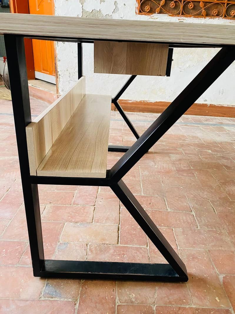 computer and office table 3