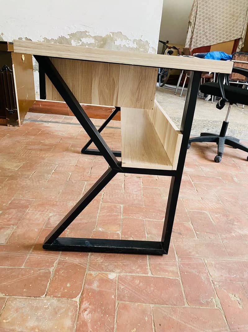 computer and office table 4