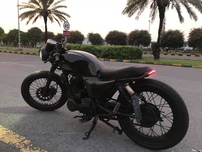 First Pakistan Infinity Converted in CafeRacer By Drown Munday Bikers
