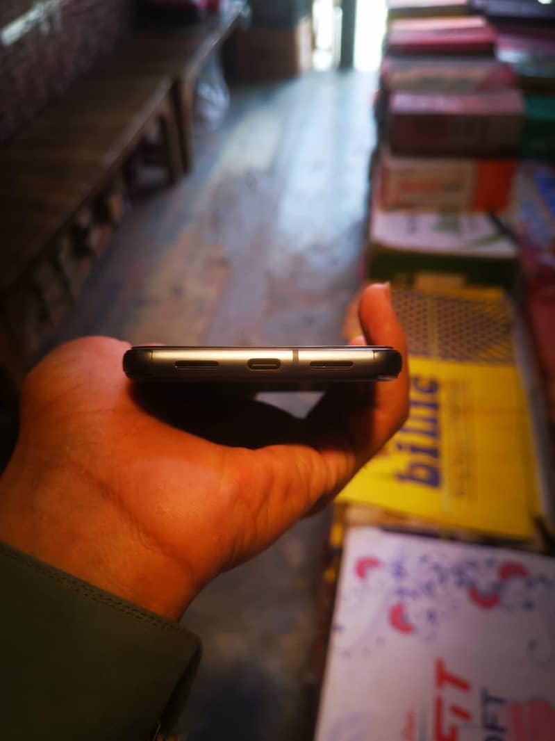 Google pixel 8 pro 2