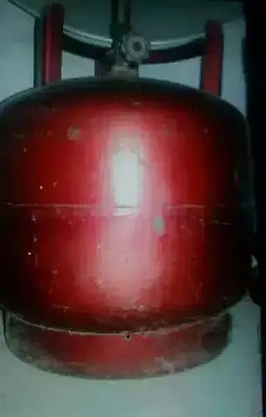 small cylander for sale 4 kg capacity. with 4 kg gas in cylander