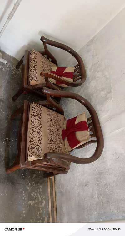 A simple lightweight sofa set of good wood quality