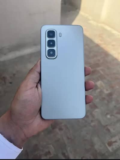 urgent sale karna hai under 40 Hzar display fingerprint Wala phone hai