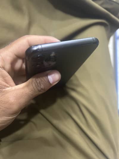 11 pro max 64gb all okay 10/10 battery 92