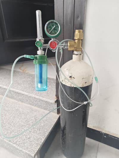 Oxygen Cylinder with Oxygen