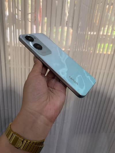 vivo y18  6+6 128 exchange possible 10/10 one hand usz lash condition