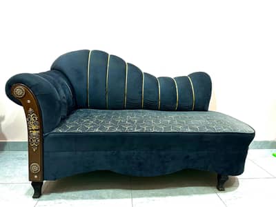 Deewan just like new.