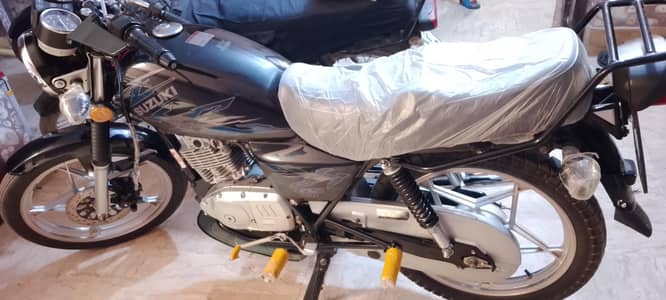 Suzuki 150 gs 0meter condition contact no 03233328846