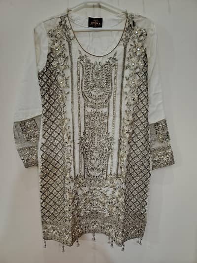 Elegant Embroidered Suit with Dupatta – 1 Time Used