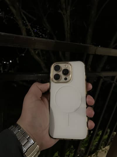 Iphone 16pro.  Waterpack. Golden color All ok