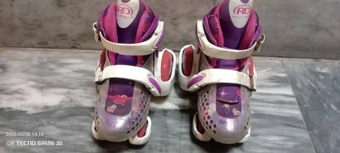 Roller derby four wheel skates