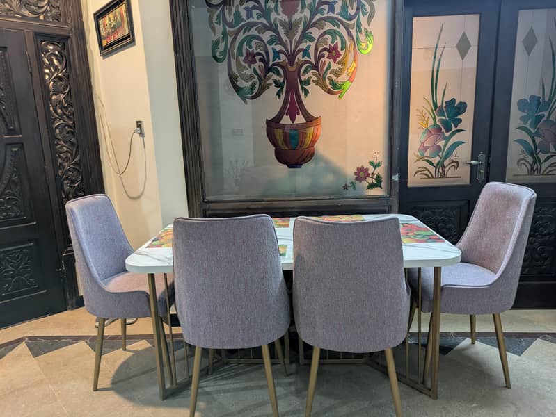 Dinning table 0