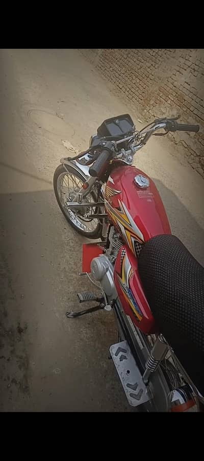 Honda 125 red color