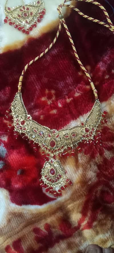 High-Quality Bridal Look Jewelry Set (PKR 4,000 Only)