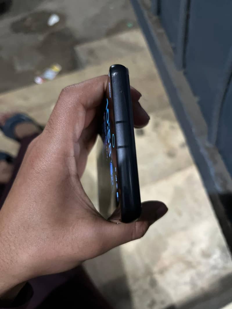 Google pixel 7a (grey) 3