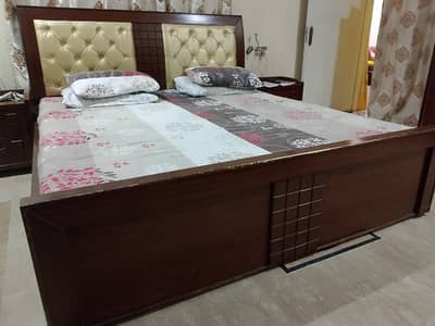 Used Bed Set with Almari, Side Racks & Divider for Sale