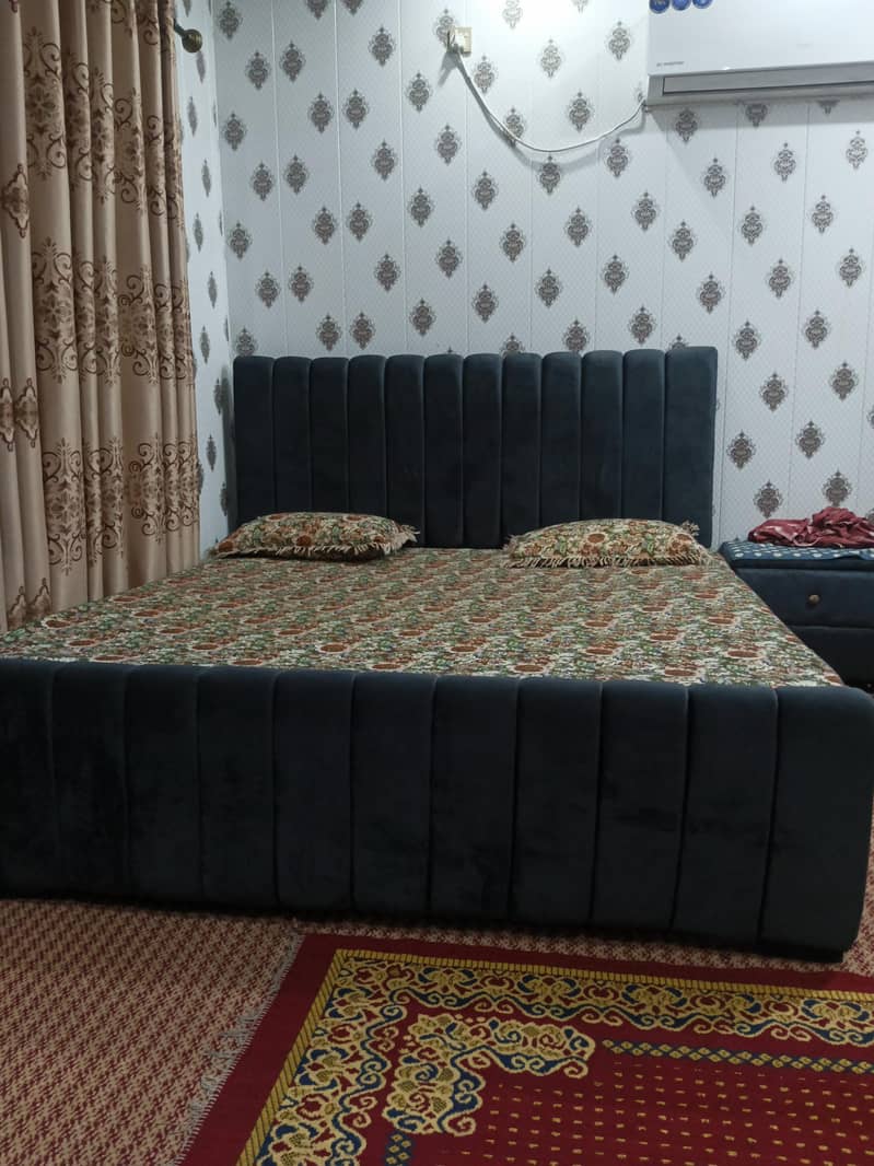Queen size bed 4