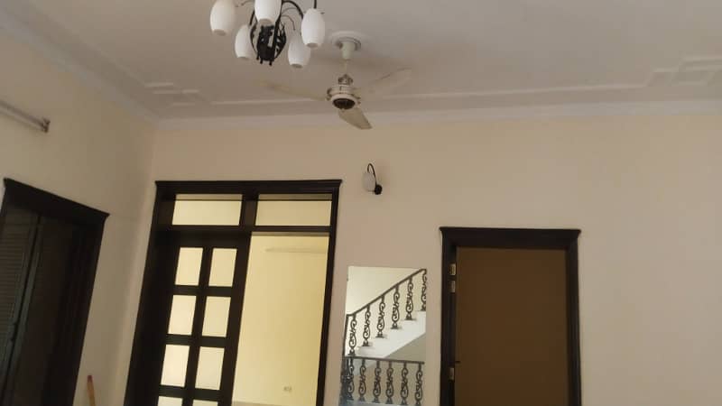 G 10/2 FULL HOUSE FOR RENT 4