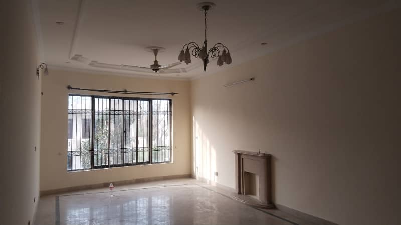 G 10/2 FULL HOUSE FOR RENT 6