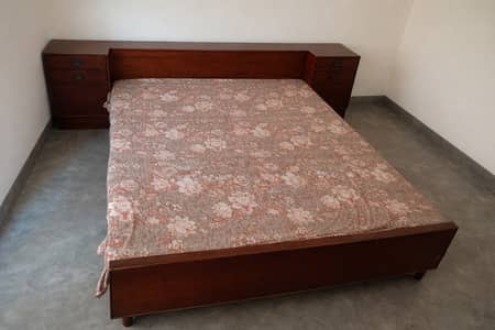 King Size Bed – Used, Spacious & Comfortable