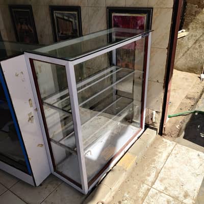 showcase and mirror shelves