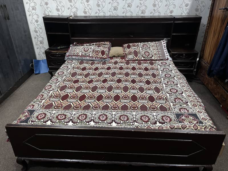 Bed set + dressing table + showcase 0