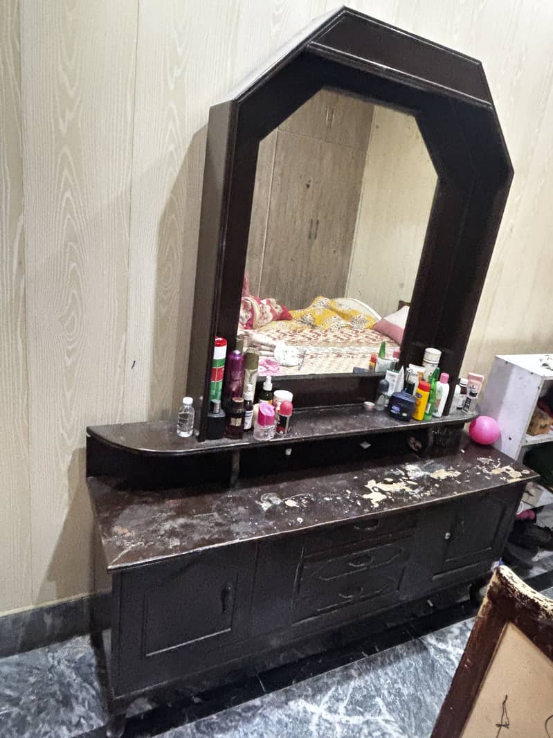 Bed set + dressing table + showcase 2