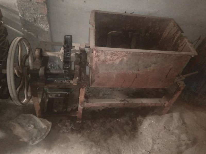 موجود ہے۔ سلور کی ڈھلائی کا مکمل سامان بھٹی کے ساتھ 0